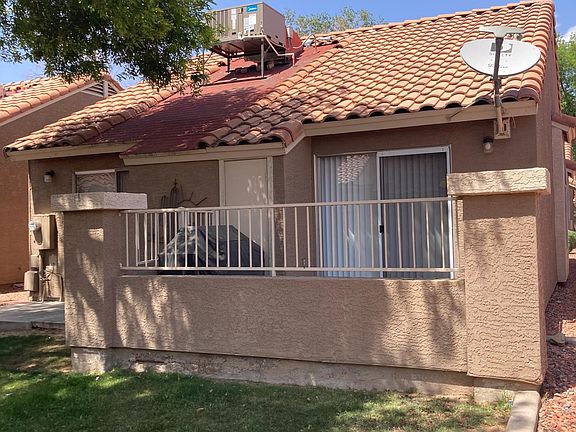 Back deck with greenway