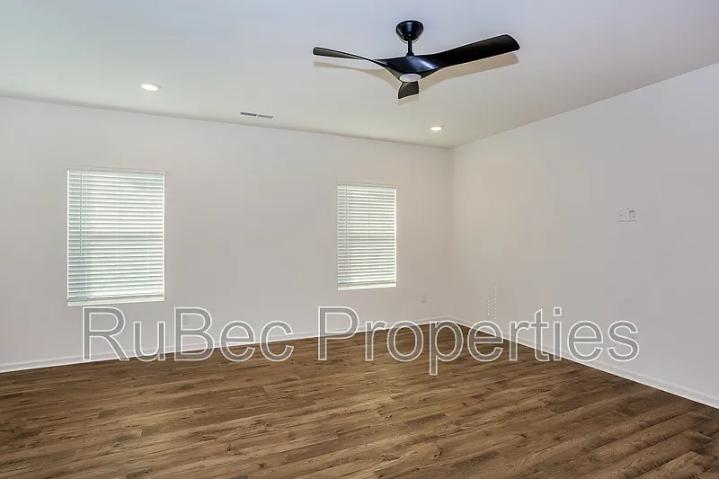 3 bed, 2.5 bath, 1451 sqft, $2,000 — Photo 3
