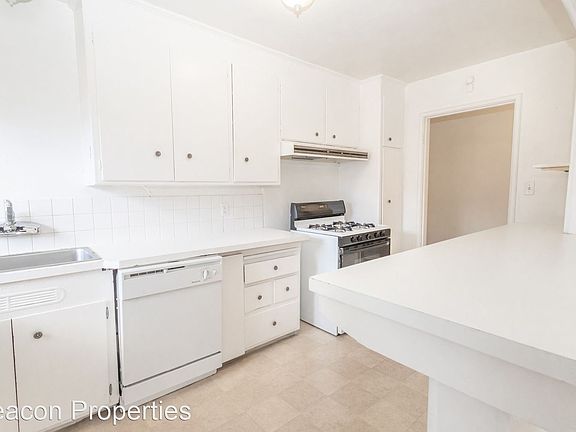 4th image of 2190 Mountain Blvd #3