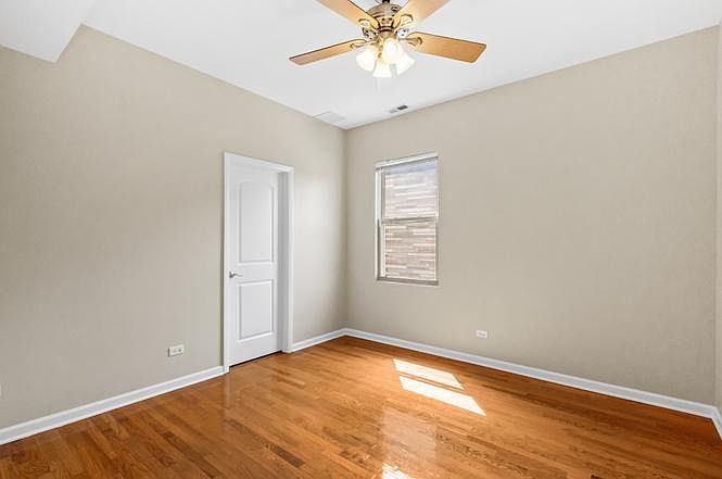 Master with door to en0suite bathroom