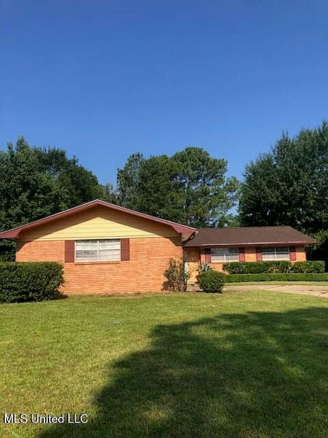 2nd image of 7 Wingate Dr