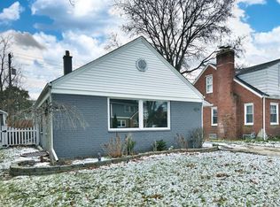 1641 Hampton Rd, Grosse Pointe Woods, MI 48236