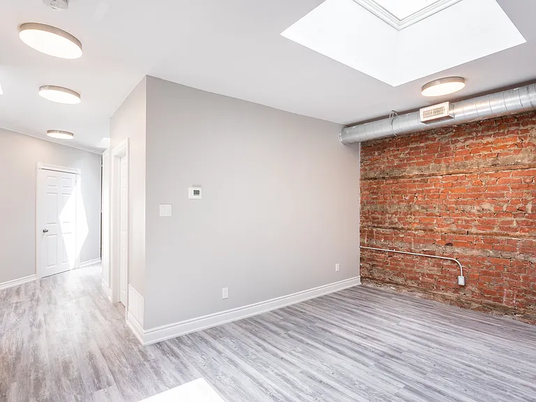 1141 Main St E #2 — Photo 11
