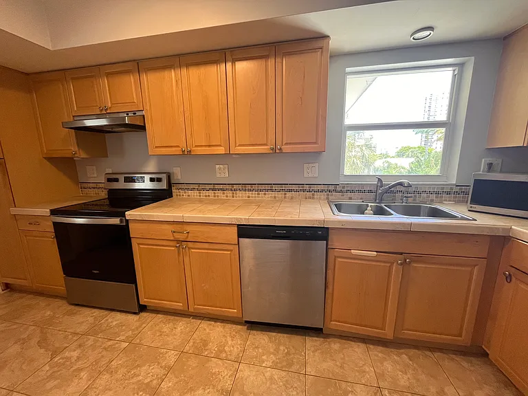 3201 NE 29th St #307 — Photo 5