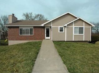 13500 Heritage Dr, Bonner Springs, KS 66012