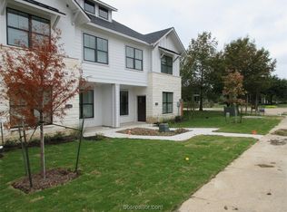 2104 Crescent Pointe Pkwy, College Station, TX 77845