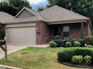39 E Madrid St, Fayetteville, AR 72703
