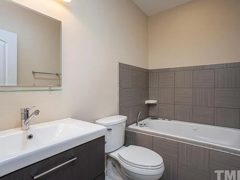 214 Kylemore Cir — Photo 22