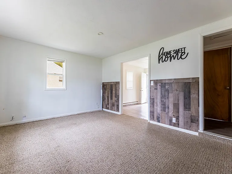 310 S Lincoln St — Photo 3