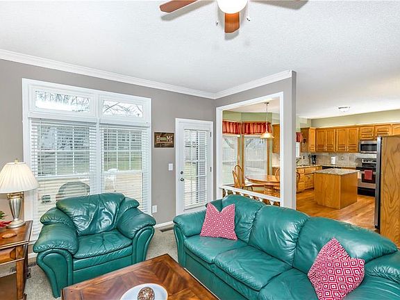 5th image of 12815 Garnett Ln