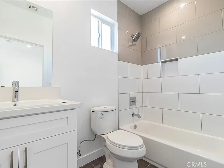 5144 Riverton Ave — Photo 18