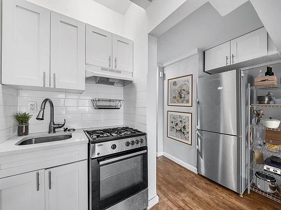 4th image of 307 W 29th St APT 1B