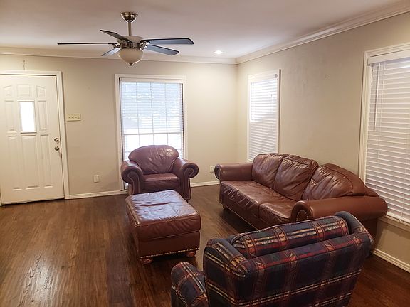 3rd image of 2607 Burlington Blvd