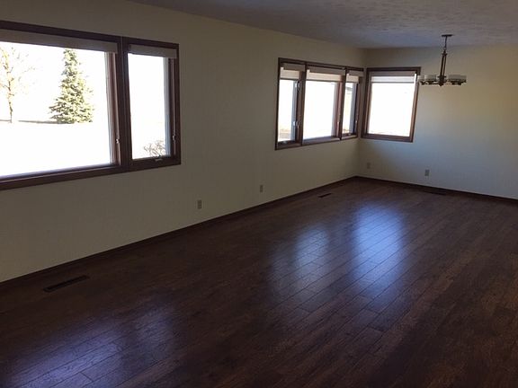 5th image of 820 SE College Ave