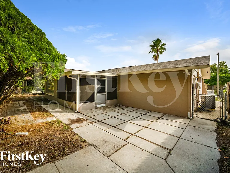 8215 Winthrop Dr — Photo 15