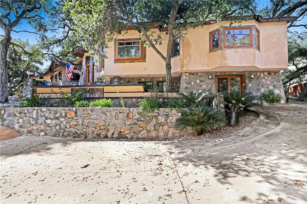 4 bed, 4.5 bath, 3500 sqft, $4,900 — Photo 2