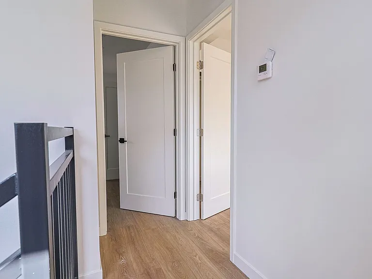 1227 N June St — Photo 39