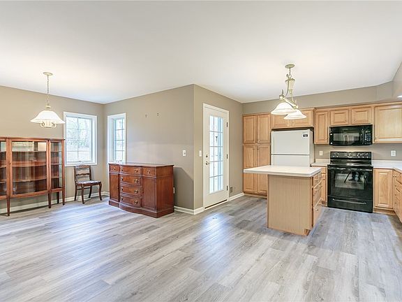 5th image of 8 Anglewood Ct