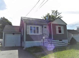 90 N 5th St, Saddle Brook, NJ 07663
