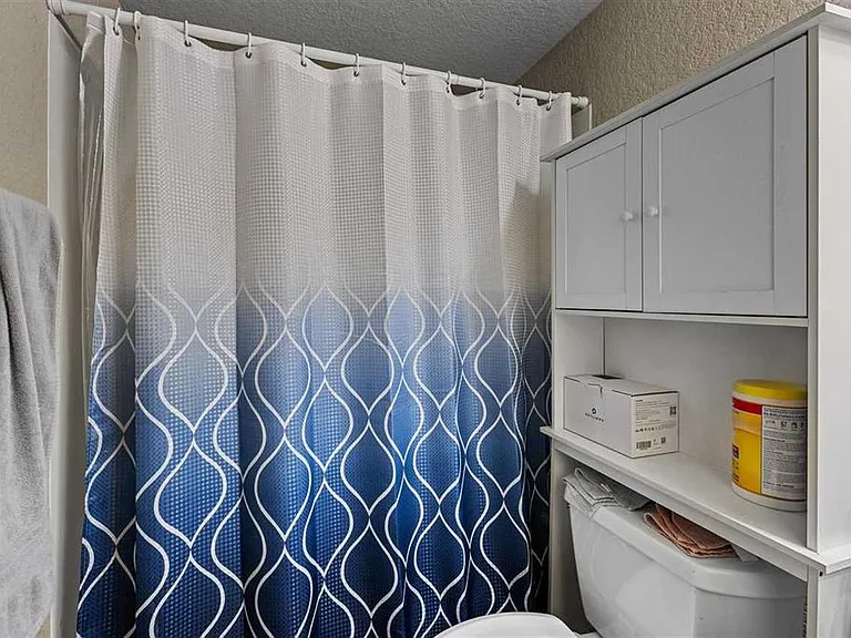 400 Grandview Ct #413 — Photo 3