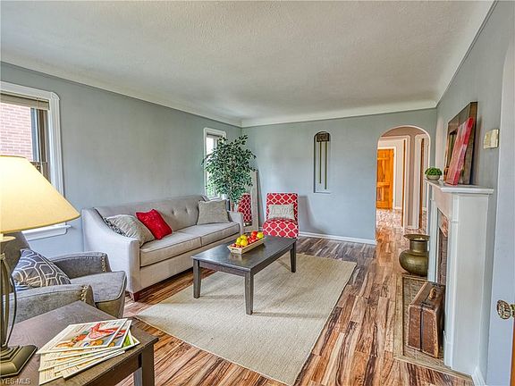 5th image of 16509 Woodbury Ave