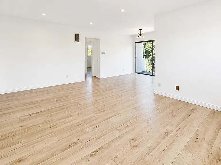 1217 S Ogden Dr #5 — Photo 2