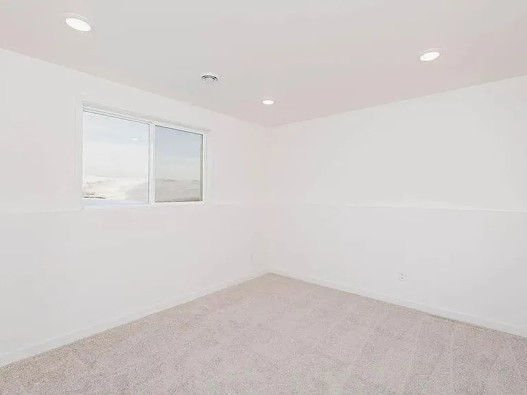 1521 Keystone Cir NE — Photo 31