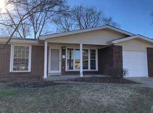 2040 Teakwood Manor Dr, Florissant, MO