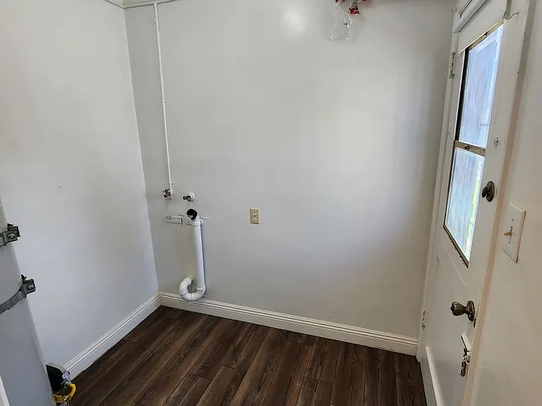 1802 N Pershing Ave — Photo 9