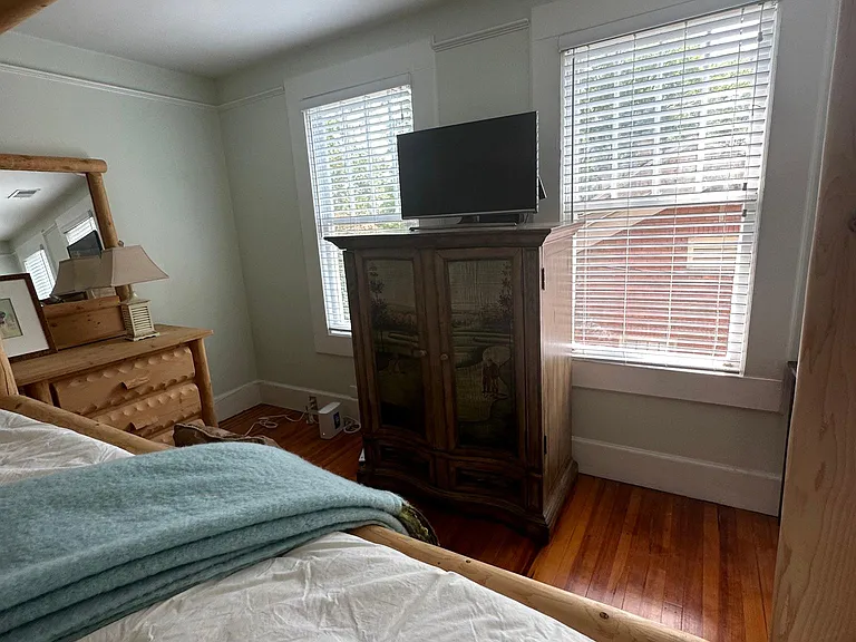 12 E Earle St #A — Photo 4