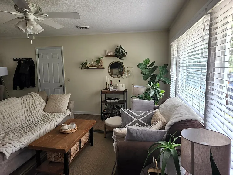5318 Lawrence Dr — Photo 4