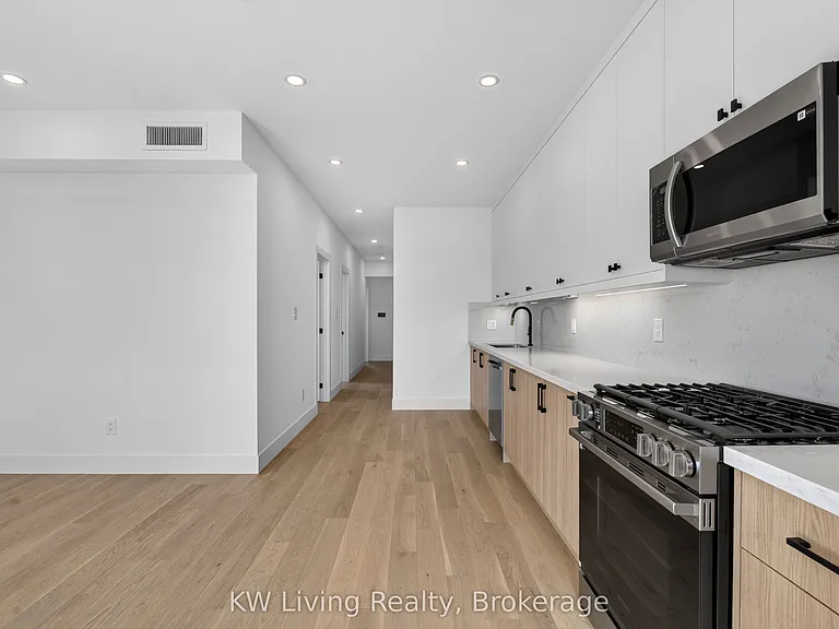 484 Westmount Ave — Photo 17