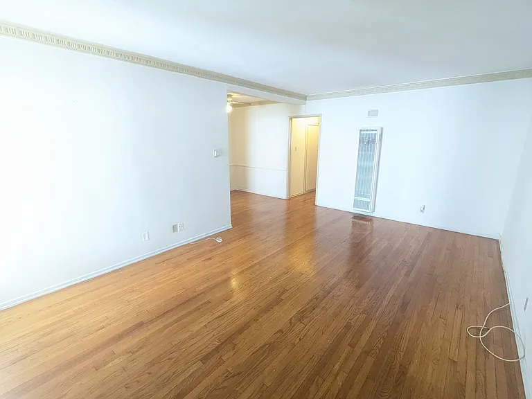 1547 S Orange Grove Ave #7 — Photo 7