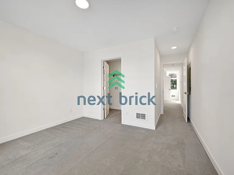 3537 Wallingford Ave N — Photo 10