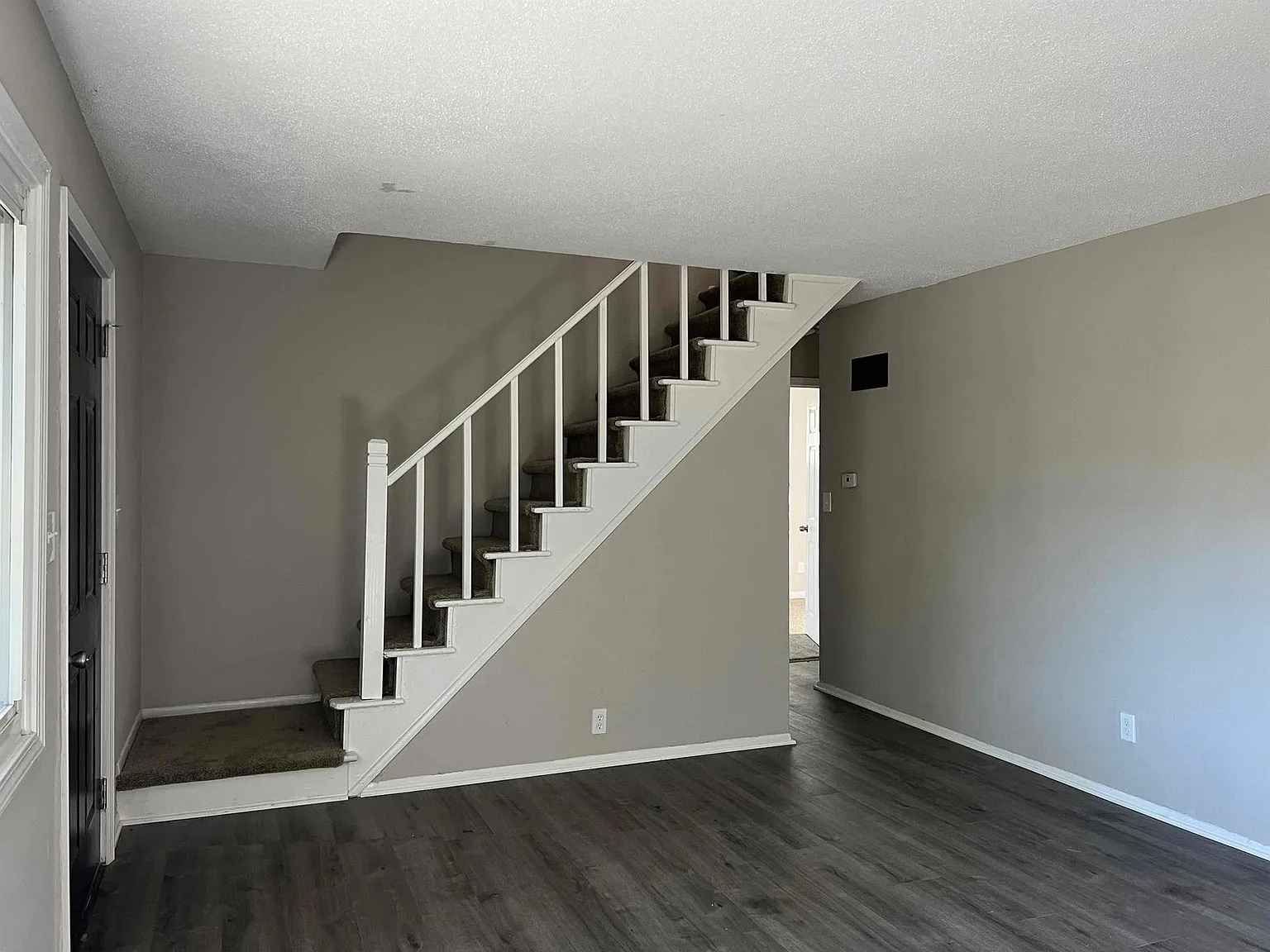 3 bed, 2.0 bath, 1130 sqft, $1,630 — Photo 4