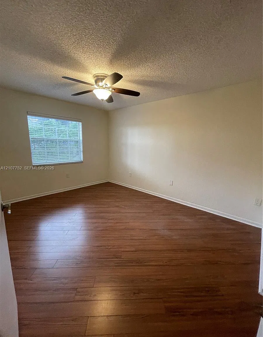 Lakeview Club Condo — Photo 4