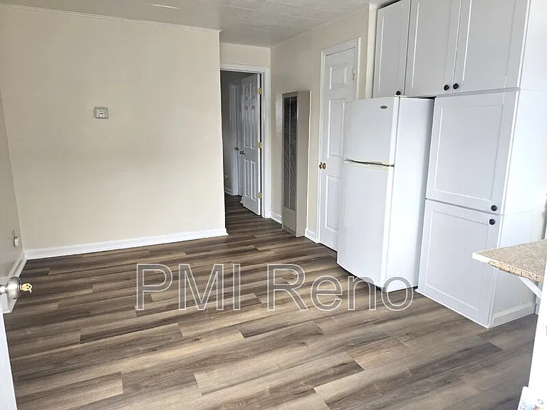 445 Roberts St #B — Photo 4