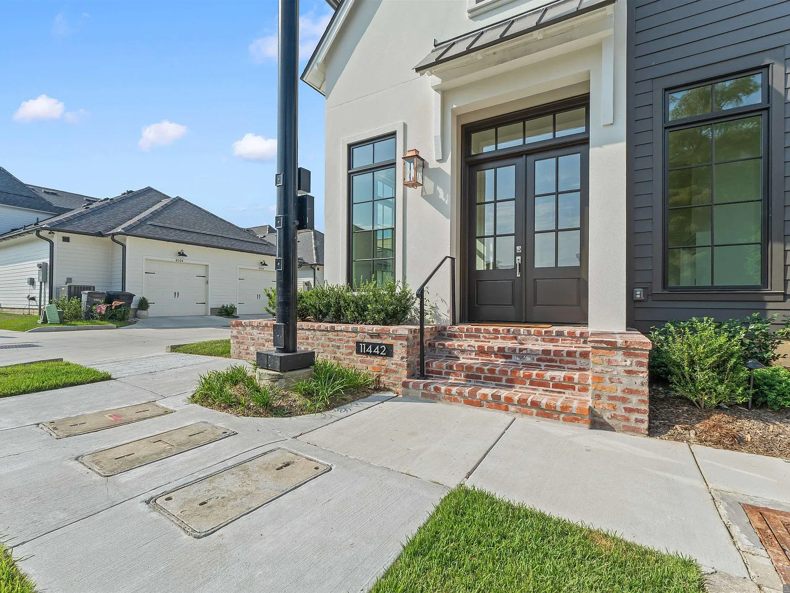 3 bed, 1767 sqft, $3,400 — Photo 2