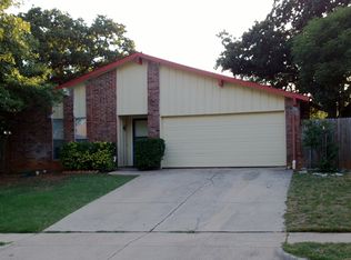 3233 Red Oak Ln, Bedford, TX 76021