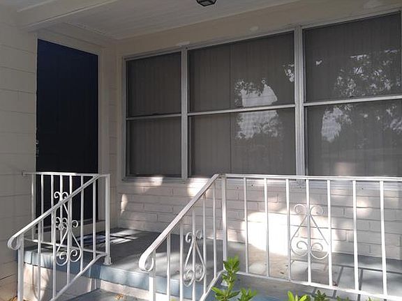5th image of 909 S Evergreen Ave