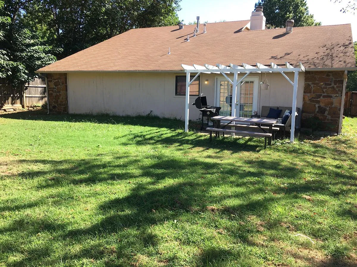 3 bed, 1600 sqft, $1,595 — Photo 2