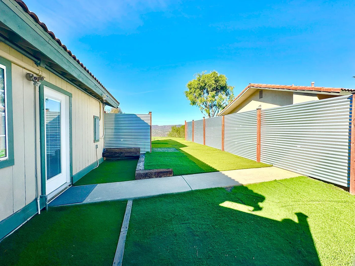 Beautifully Appointed Entry-Level Guest Home Unit on Private and Peaceful Country Property of Fal... — Photo 3