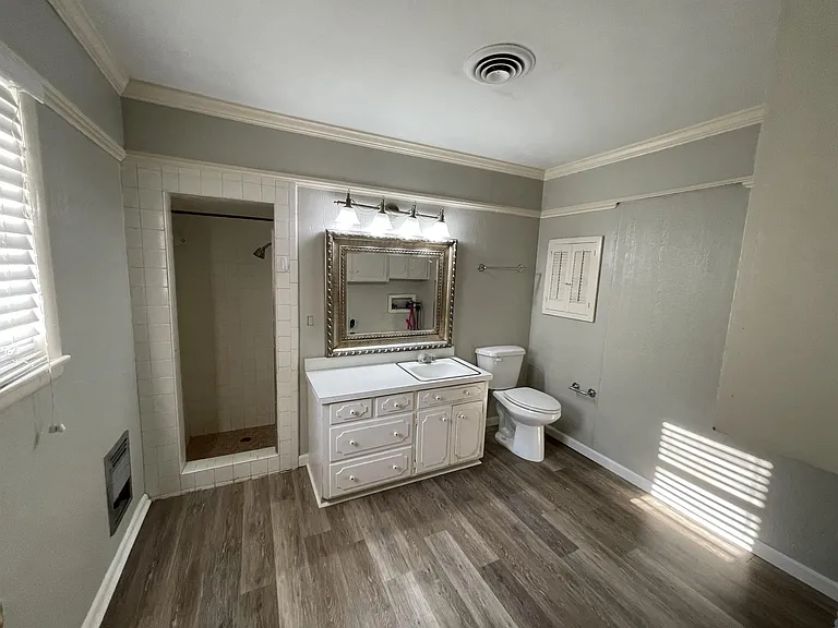 611 E University Dr #1 — Photo 10