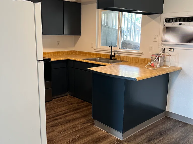 300 Columbia Ave #21 — Photo 2