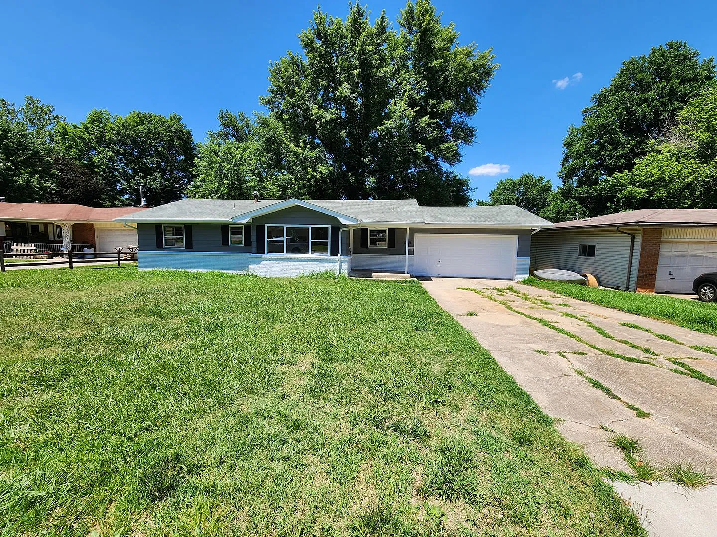 Spacious 3-Bedroom, 2-Bathroom Home Available Now!! — Photo 2