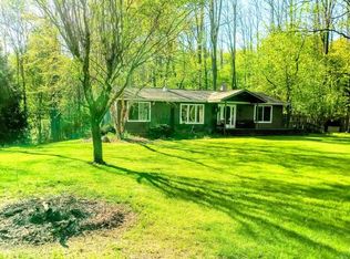 1561 E Drahner Rd, Oxford, MI 48371