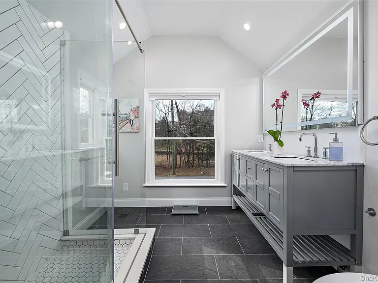 1001 Shore Acres Dr — Photo 11