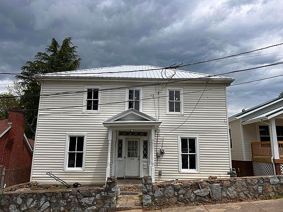 2nd image of 114 Henry St