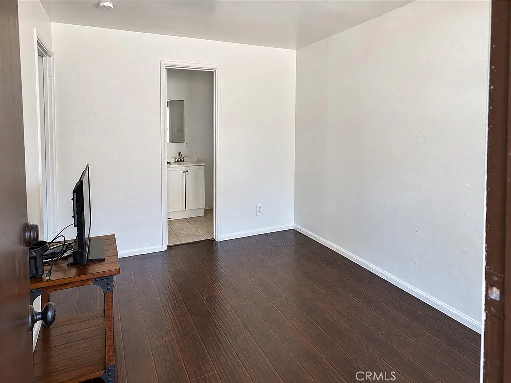 Studio, 275 sqft, $1,700 — Photo 3