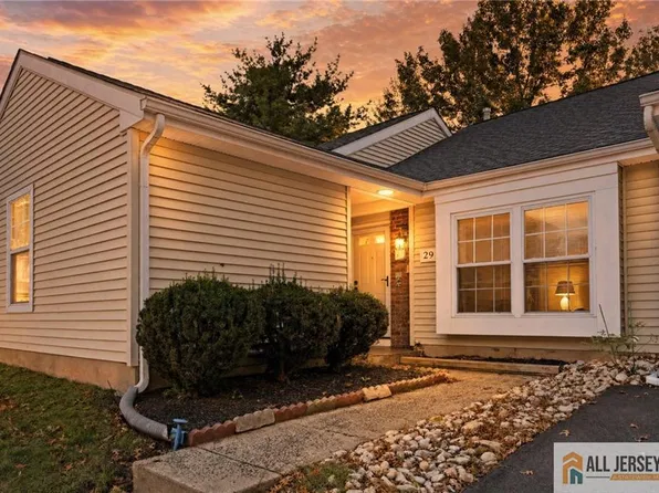 29 Avebury Pl, Somerset, NJ 08873